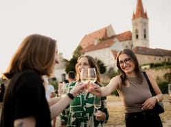 Večerní prohlídka města s ochutnávkou vín