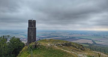 Nedobytný hrad Hazmburk jako dominanta Českého středohoří