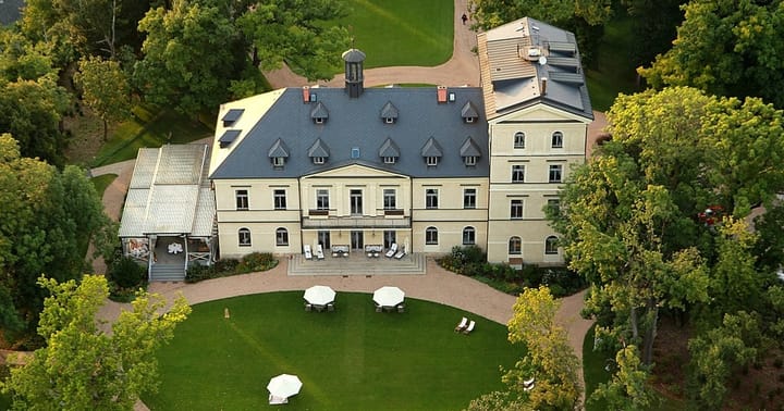 Udržitelné cestování. Jeho příkladem je zámecký hotel Chateau Mcely.