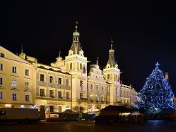 Pardubice, Pernštejnské náměstí v noci