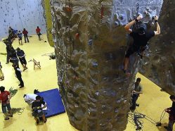 Lezecká stěna a boulder Písek - pro začátečníky i pokročilé