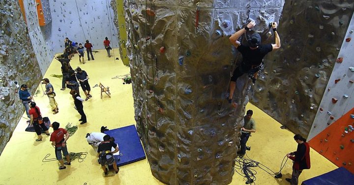 Lezecká stěna a boulder Písek - pro začátečníky i pokročilé