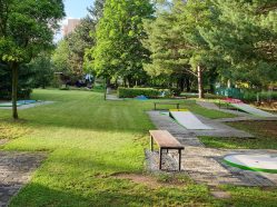 Minigolf ONE - Venkovní minigolf Brno