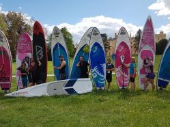 Půjčovna paddleboardů na podolském nábřeží