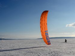 Snowkiting Husky Hill ve Vejprtech - nauč se kiting na sněhu