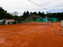 Tenis centrum Drnovice - 4 venkovní antukové kurty