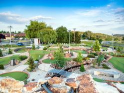 Adventure golf