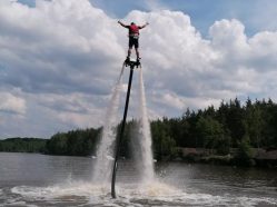 Flyboard Wake Park Náklo Olomouc - létání nad vodou