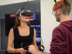 Simulátory ve VR Play Park - zažijte závod nebo leteckou bitvu