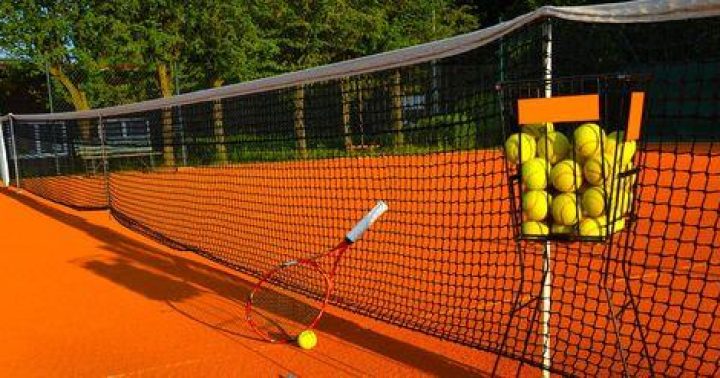 Tenis - venkovní antukové kurty v Dejvicích