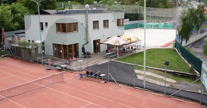 Beach volejbal v Beach Tenis Kapitol - venkovní kurty