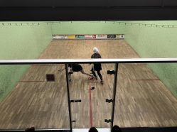 Squash ve sportovním centru Hector - 5 kurtů s posuvným tinem