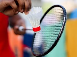 S-badminton ve Sportcentru Evropská - dvouhra i čtyřhra