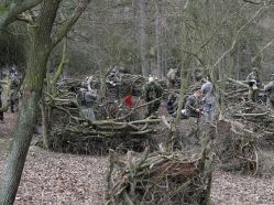 Paintball v TwoTowers Praha - adrenalinová hra na bývalém koupališti Džbán