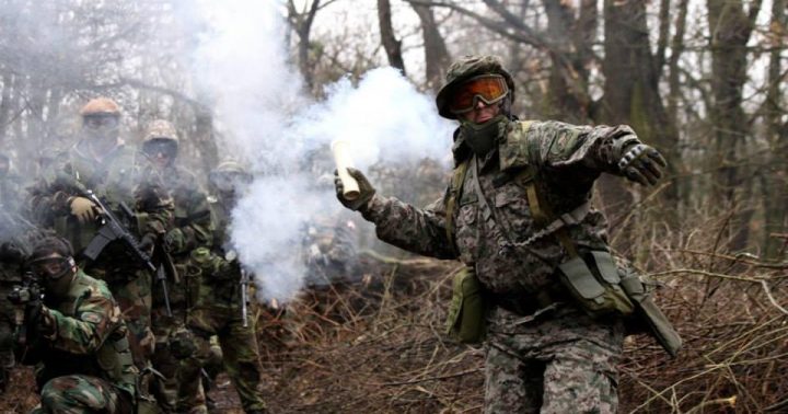 Paintball v TwoTowers Praha - adrenalinová hra na bývalém koupališti Džbán