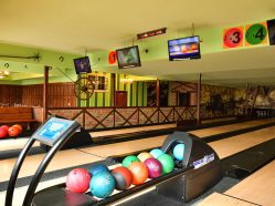 Bowling v Kovárně U Hodin - 4 profesionální bowlingové dráhy