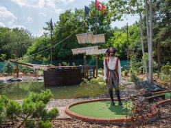 Minigolf v Pirátí zátoce Praha - největší minigolf v Praze