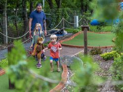 Minigolf v Pirátí zátoce Praha - největší minigolf v Praze