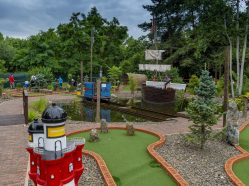 Minigolf v Pirátí zátoce Praha - největší minigolf v Praze