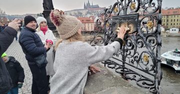 Venkovní hra Praha – Objevte tajemství Karlova mostu zábavným kvízem