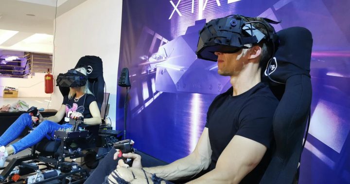 Simulátory ve VR Play Park - zažijte závod nebo leteckou bitvu