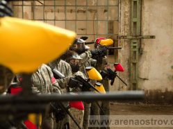 Paintball v aréně Ostrov - adrenalinová hra s kompletním servisem