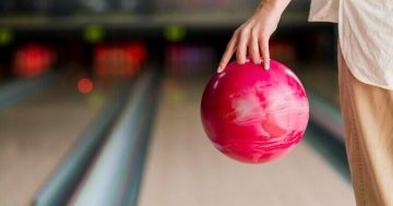 Bowling v Továrně Praha – užijte si sportovní zážitek v historickém prostoru