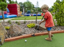 Minigolf v Pirátí zátoce Praha - největší minigolf v Praze